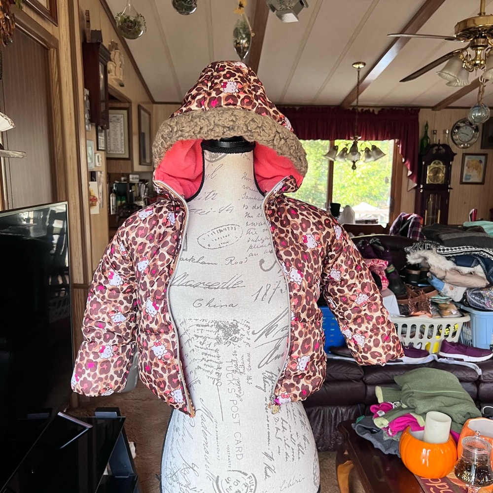 Hello Kitty Girls Puffer Jacket with Hood 4T size.